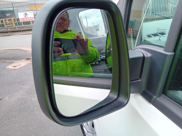 2021 Peugeot Partner L1 1000 1.5BLUE HDI 100PS PROFESSIONAL EURO 6 (NU21MDO) Image 40