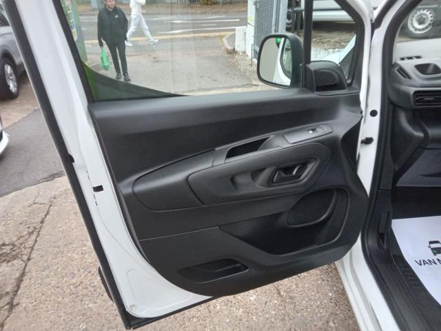 2021 Peugeot Partner 1000 1.5 Bluehdi 100 GRIP Van (NU21MHK) Image 18