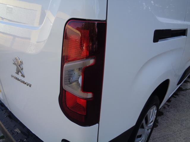 2021 Peugeot Partner 950 1.5 Bluehdi 100 Professional Van (NU21OLP) Image 12