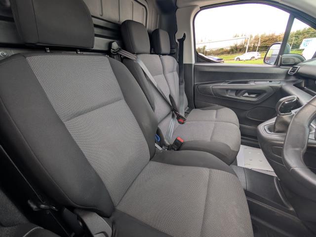 2021 Peugeot Partner 950 1.5 Bluehdi 100 Professional Van L2 (NU21OXR) Image 17
