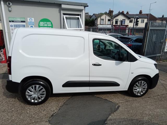 2021 Peugeot Partner 1000 1.5 Bluehdi 100 Professional Van (NU21PYA) Image 8