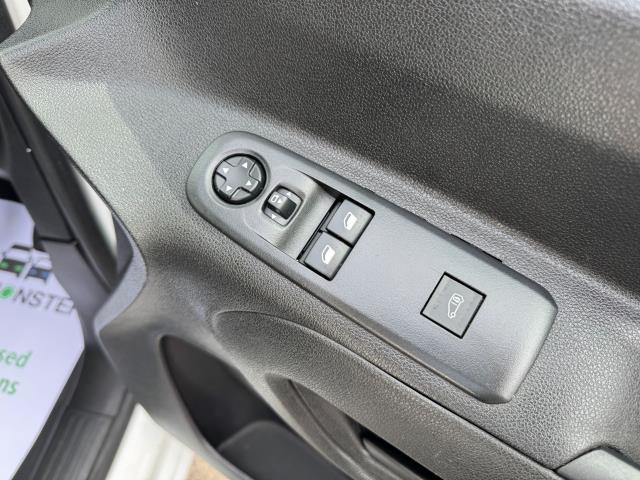 2021 Peugeot Partner 1000 1.5 Bluehdi 100 Professional Van EURO 6 (NU21UXV) Image 19