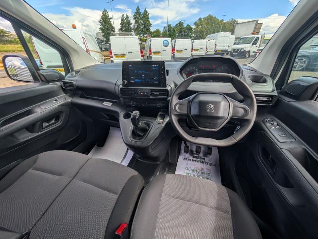 2021 Peugeot Partner 1000 1.5 Bluehdi 100 Professional Van (NU21UYF) Image 16