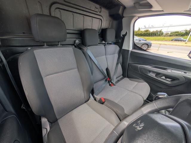 2021 Peugeot Partner 1000 1.5 Bluehdi 100 Professional Van (NU21UYF) Image 15