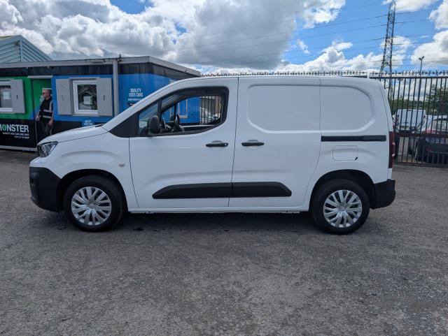 2021 Peugeot Partner 1000 1.5 Bluehdi 100 Professional Van (NU21UYF) Image 5