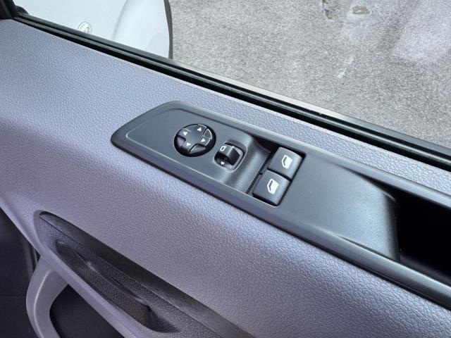 2021 Peugeot Expert 1400 2.0 Bluehdi 120 Professional Van (NU21WRD) Image 19