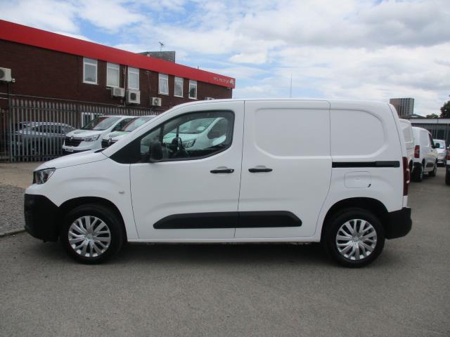 2021 Peugeot Partner 1000 1.5 Bluehdi 100 Professional Van (NU21YVG) Image 8