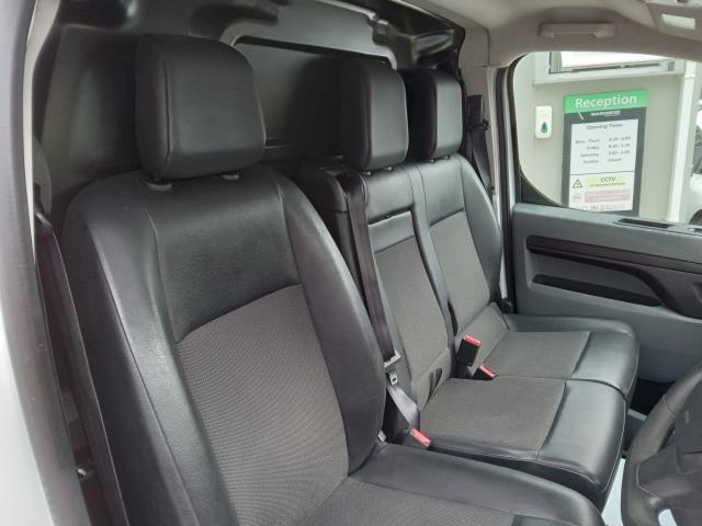 2021 Peugeot Expert 1400 2.0 Bluehdi 120 Professional Van (NU21YWE) Image 22