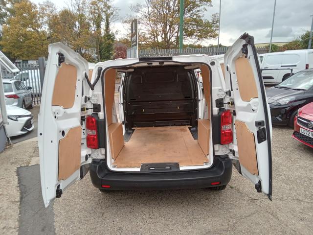 2021 Peugeot Expert 1400 2.0 Bluehdi 120 Professional Van (NU21YWE) Image 11