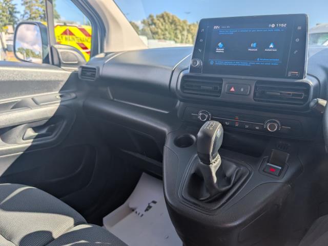 2021 Peugeot Partner 1000 1.5 Bluehdi 100 Professional Van (NU21ZBG) Image 25