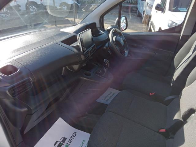 2021 Peugeot Partner 950 1.5 Bluehdi 100 L2 Professional Van (NU21ZKX) Image 17