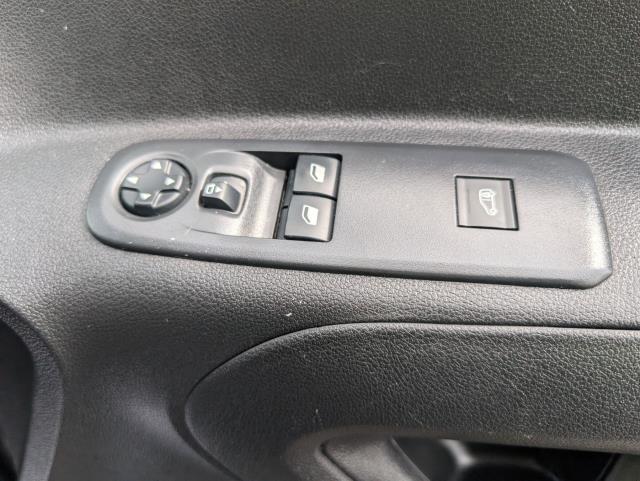 2022 Peugeot Partner 1000 1.5 Bluehdi 100 Professional Premium Van *TV* (NU22DJV) Image 18