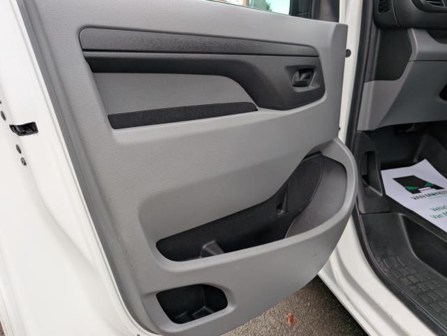2022 Peugeot Expert L2 1000 1.5 Bluehdi 100 Professional Premium Van EURO 6 (NU22KWX) Image 31