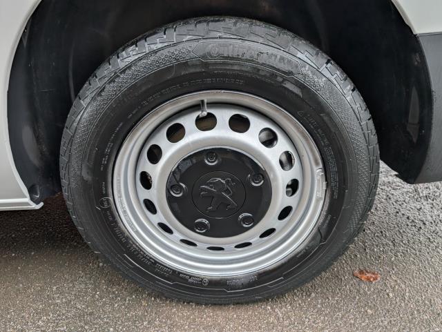 2022 Peugeot Expert L2 1000 1.5 Bluehdi 100 Professional Premium Van EURO 6 (NU22KWX) Image 13