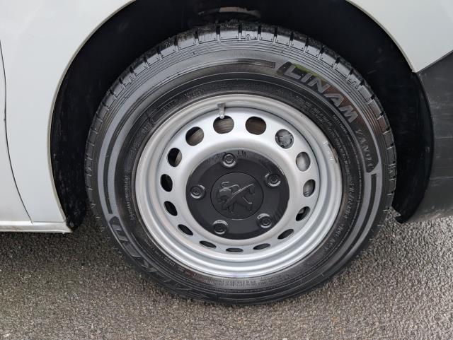 2022 Peugeot Expert L2 1000 1.5 Bluehdi 100 Professional Premium Van EURO 6 (NU22KWX) Image 11