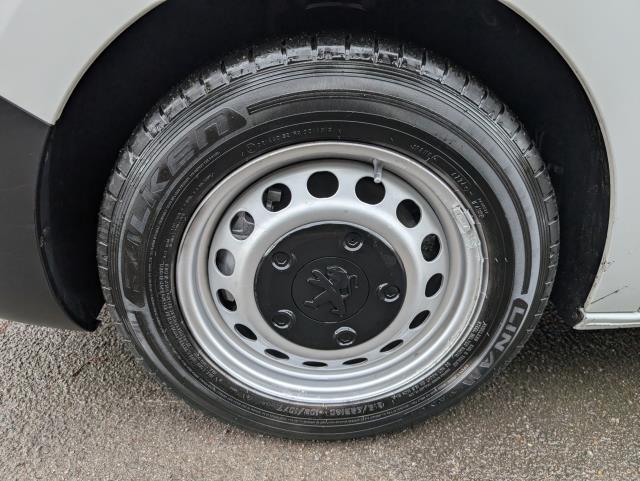 2022 Peugeot Expert L2 1000 1.5 Bluehdi 100 Professional Premium Van EURO 6 (NU22KWX) Image 14