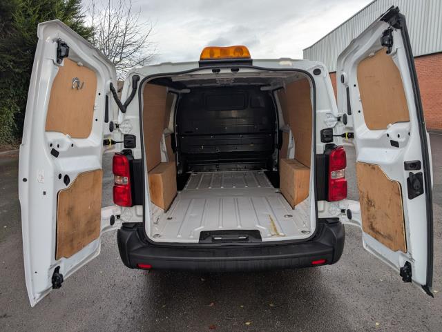 2022 Peugeot Expert L2 1000 1.5 Bluehdi 100 Professional Premium Van EURO 6 (NU22KWX) Image 19