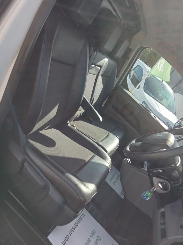 2022 Peugeot Expert 1000 1.5 Bluehdi 100 Professional Premium Van (NU22LHW) Image 22