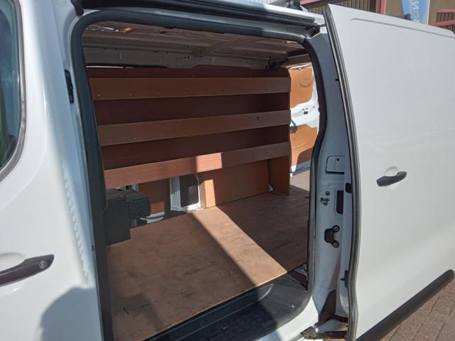 2022 Peugeot Expert 1000 1.5 Bluehdi 100 Professional Premium Van (NU22LHW) Image 16