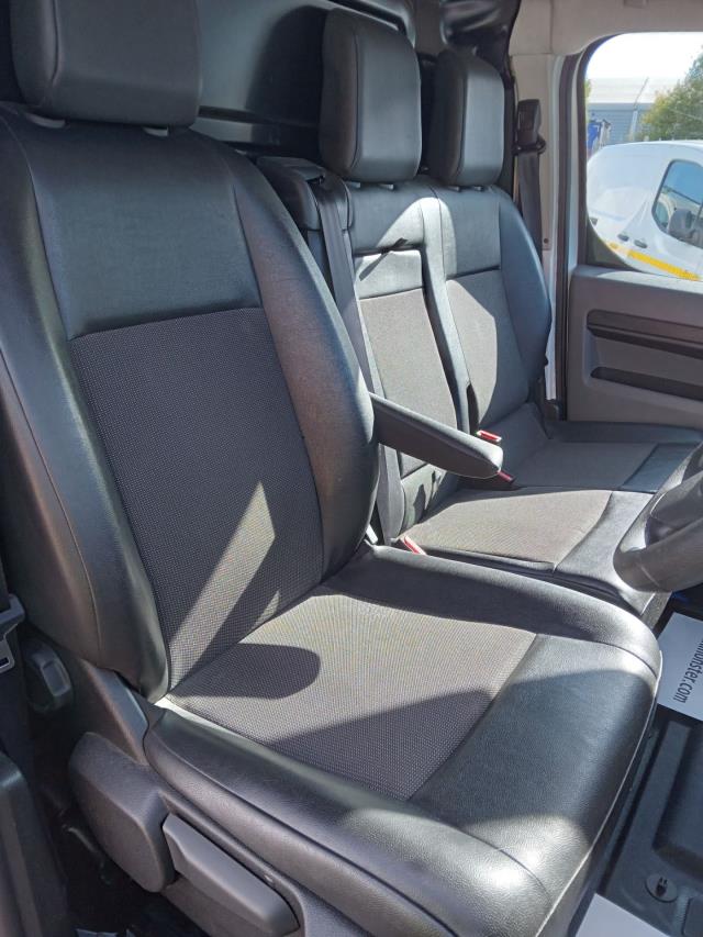 2022 Peugeot Expert 1000 1.5 Bluehdi 100 Professional Premium Van (NU22LHW) Image 23