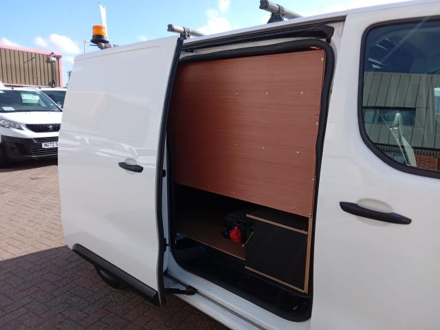 2022 Peugeot Expert 1000 1.5 Bluehdi 100 Professional Premium Van (NU22LHW) Image 12