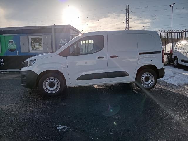 2022 Peugeot Partner 1000 1.5 Bluehdi 100 Grip Premium Van (NU22XYT) Image 5