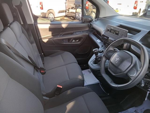 2022 Peugeot Partner 1000 1.5 Bluehdi 100 Grip Premium Van (NU22XYT) Image 32