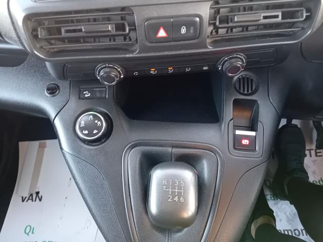 2022 Peugeot Partner 1000 1.5 Bluehdi 100 Grip Premium Van (NU22XYT) Image 28