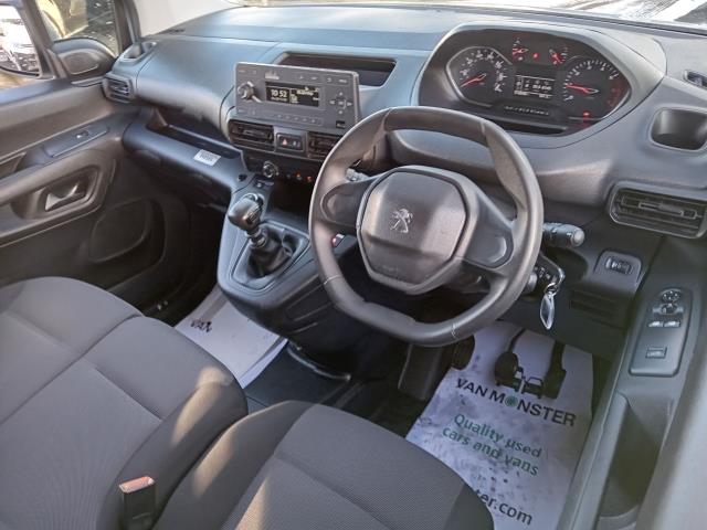 2022 Peugeot Partner 1000 1.5 Bluehdi 100 Grip Premium Van (NU22XYT) Image 31