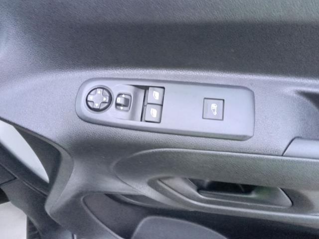 2022 Peugeot Partner 1000 1.5 Bluehdi 100 Grip Premium Van (NU22XYV) Image 22