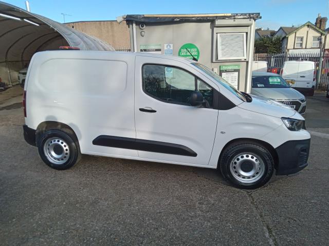 2022 Peugeot Partner 1000 1.5 Bluehdi 100 Grip Premium Van (NU22XYX) Image 8