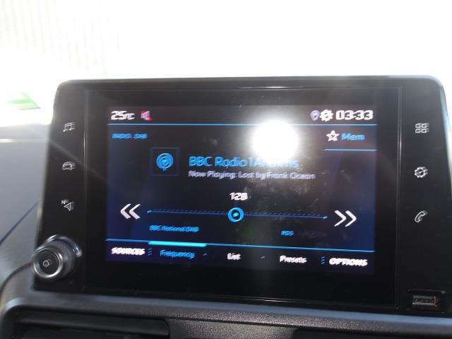 2022 Peugeot Partner 1000 1.5 Bluehdi 100 Professional Premium Van (NU22YLB) Image 27