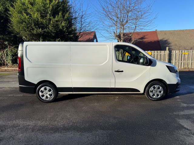 2022 Renault Trafic Ll30 Blue Dci 130 Business Van (NU22ZFD) Image 10