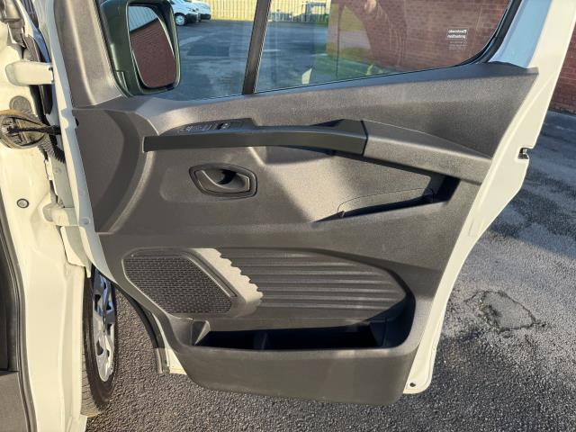 2022 Renault Trafic Ll30 Blue Dci 130 Business Van (NU22ZFD) Image 18
