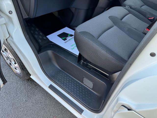 2022 Renault Trafic Ll30 Blue Dci 130 Business Van (NU22ZFD) Image 38