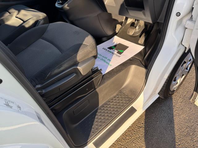 2022 Renault Trafic Ll30 Blue Dci 130 Business Van (NU22ZFD) Image 17