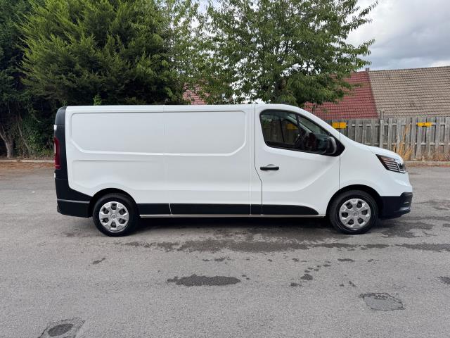2022 Renault Trafic L2 Ll30 Blue Dci 130 Business Van (NU22ZXL) Image 10