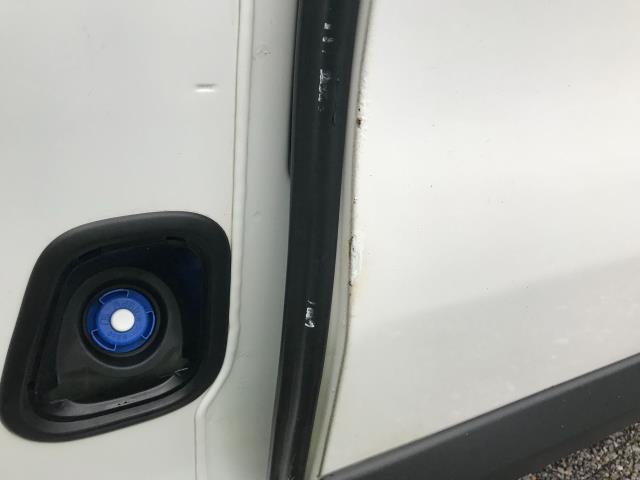 2017 Peugeot Expert 1000 1.6 Bluehdi 95 S Van (NU67LZJ) Thumbnail 25
