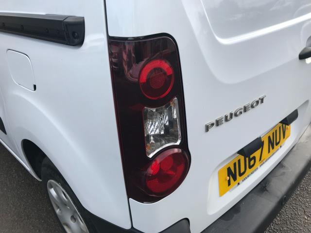 2017 Peugeot Partner 850 1.6 Bluehdi 100 Professional Van [Non Ss] EURO 6 (NU67NUV) Image 16