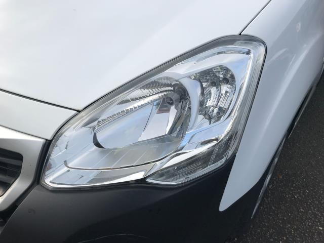 2017 Peugeot Partner 850 1.6 Bluehdi 100 Professional Van [Non Ss] EURO 6 (NU67NUV) Image 19