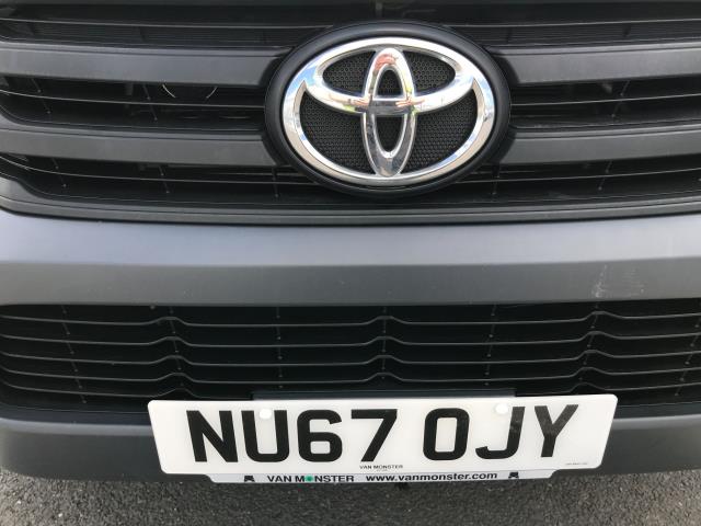 2017 Toyota Hilux ACTIVE DOUBLE CAB 4X4 2.5 D-4D 150PS EURO 6 (NU67OJY) Thumbnail 33