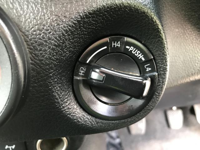 2017 Toyota Hilux ACTIVE DOUBLE CAB 4X4 2.5 D-4D 150PS EURO 6 (NU67OJY) Image 25