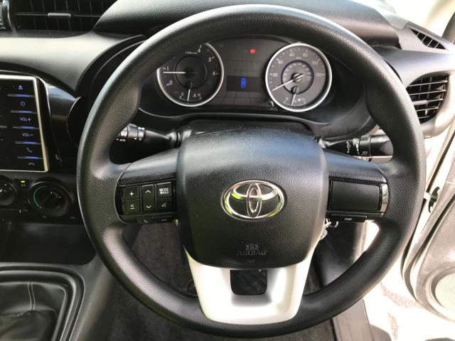 2017 Toyota Hilux ACTIVE DOUBLE CAB 4X4 2.5 D-4D 150PS EURO 6 (NU67OJY) Image 16