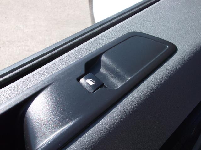 2018 Peugeot Expert 1000 1.6 Bluehdi 95 Professional Van EURO 6 (NU68GWE) Image 37
