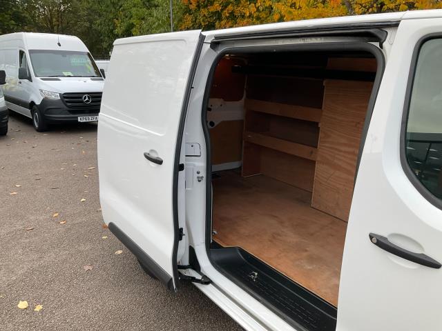 2018 Peugeot Expert 1000 1.6 Bluehdi 95 Professional Van (NU68OGW) Image 17