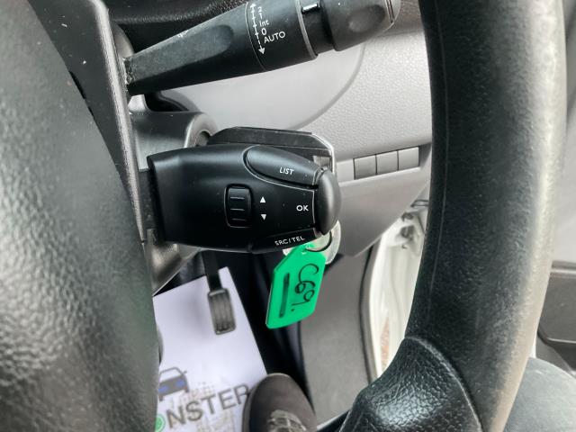 2018 Peugeot Expert 1000 1.6 Bluehdi 95 Professional Van (NU68OGW) Image 32