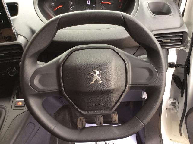 2019 Peugeot Partner 1000 1.5 Bluehdi 100 Professional Van (NU69EYH) Image 17