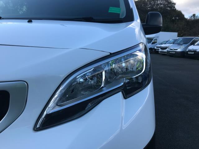 2019 Peugeot Expert 1000 1.5 BLUEHDI 100 PROFESSIONAL EURO 6 VAN (NU69FCL) Image 16