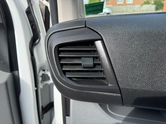 2019 Peugeot Expert L1 1000 1.5BLUE HDI 100PS PROFESSIONAL EURO 6 (NU69FCN) Image 40