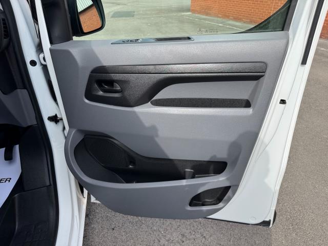 2019 Peugeot Expert L1 1000 1.5BLUE HDI 100PS PROFESSIONAL EURO 6 (NU69FCN) Image 18